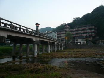 ファイル名: P1070797.jpg
ファイルサイズ: 13.6KB 三朝橋